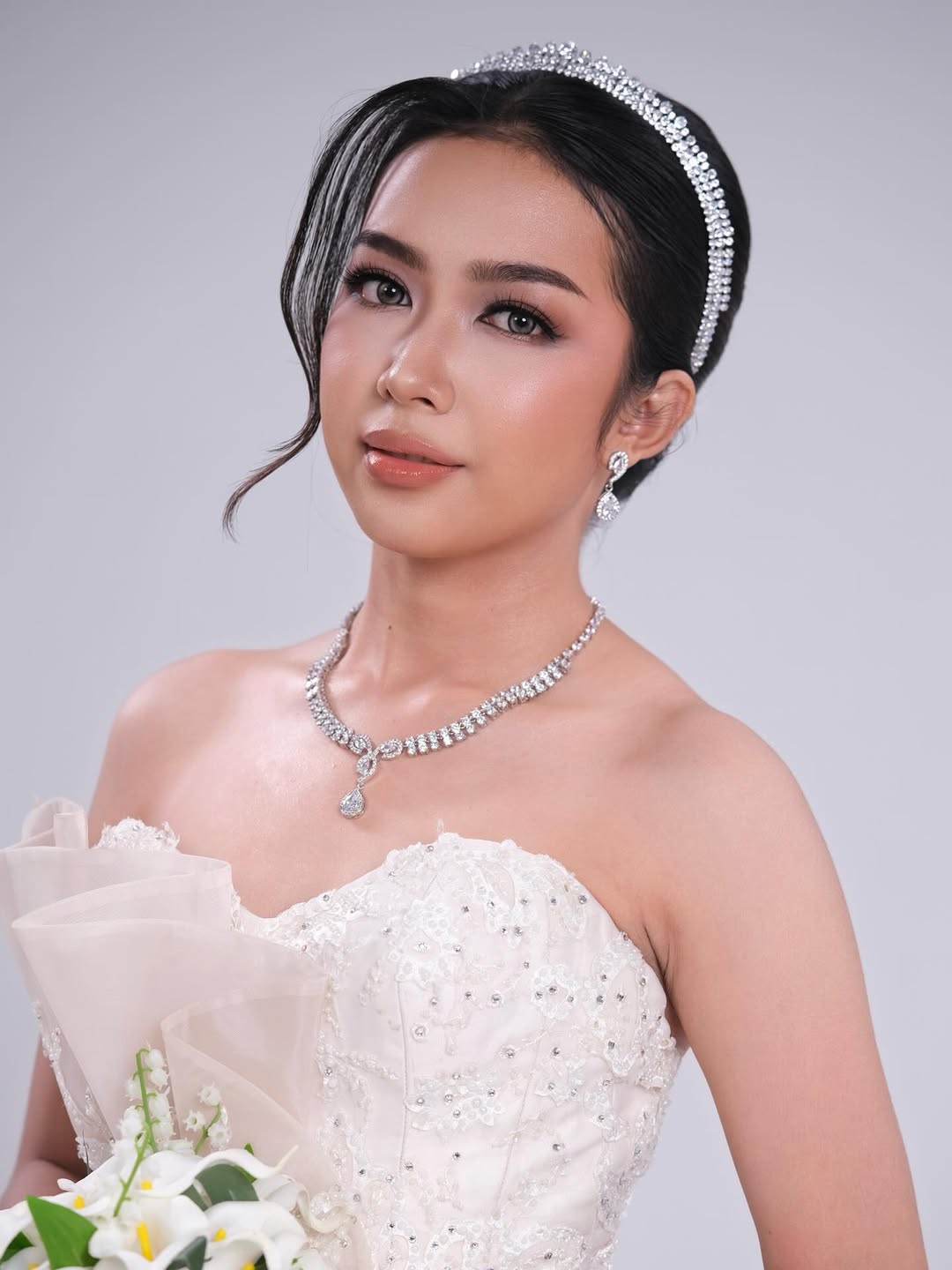 Editorial smokey eye makeup with bold defined brows